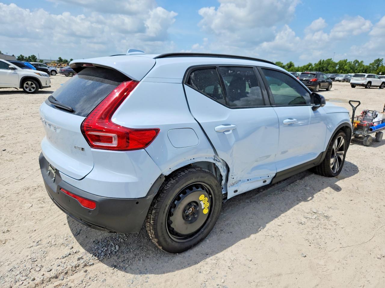 2025 Volvo Xc40 Plus - Фото 3