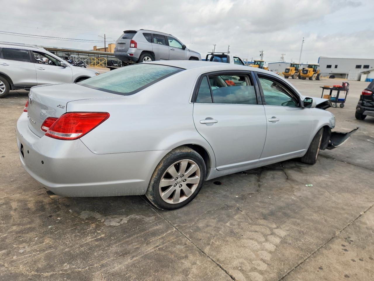 2006 Toyota Avalon Xls - Image 3