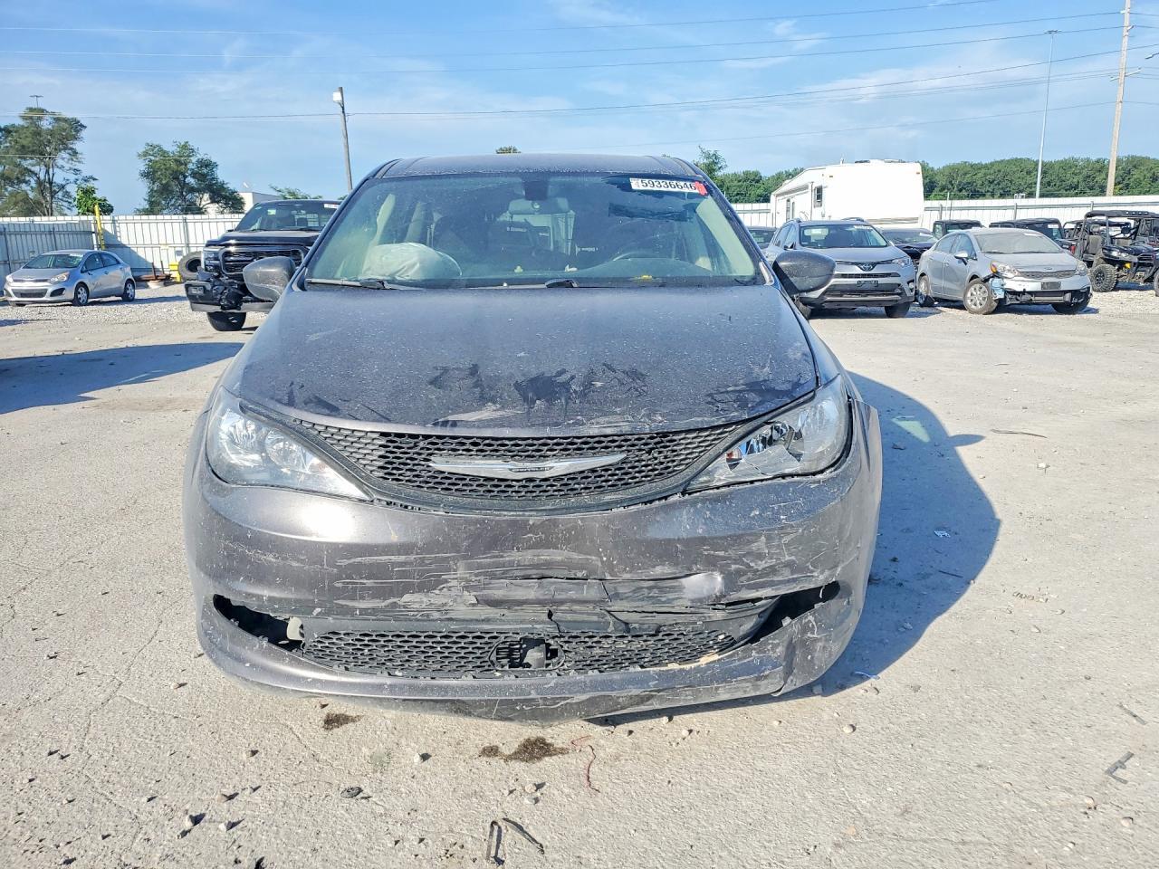 2022 Chrysler Voyager Lx - Фото 5