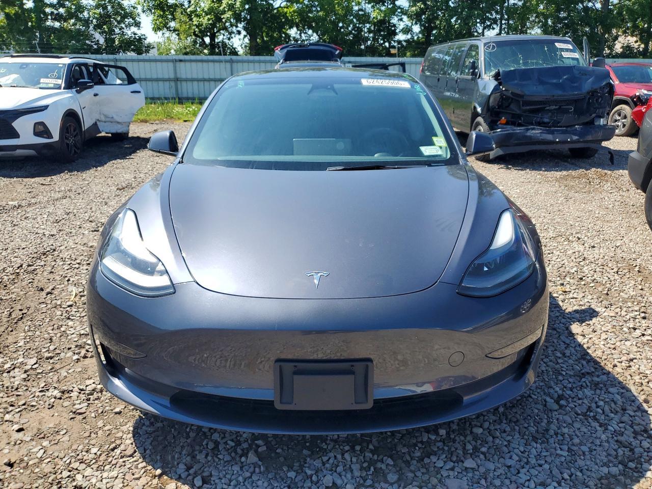 Tesla Model 3 - Фото 5