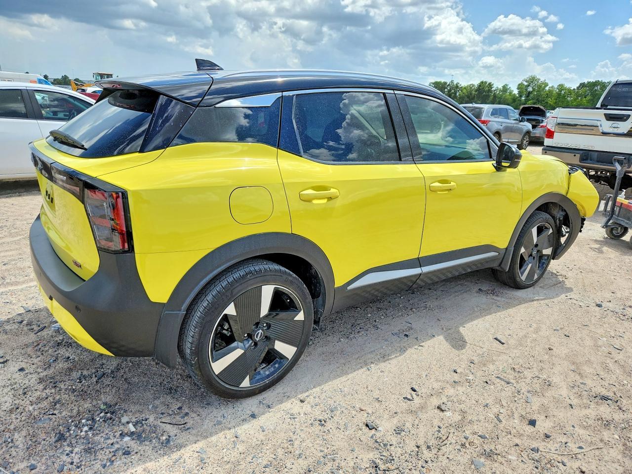 2025 Nissan Kicks Sr - Image 3