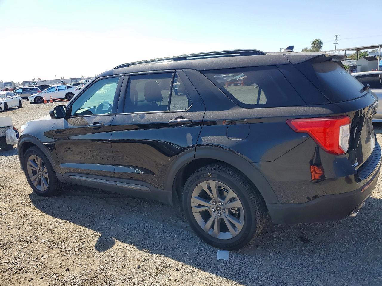 2021 Ford Explorer Xlt - Фото 2