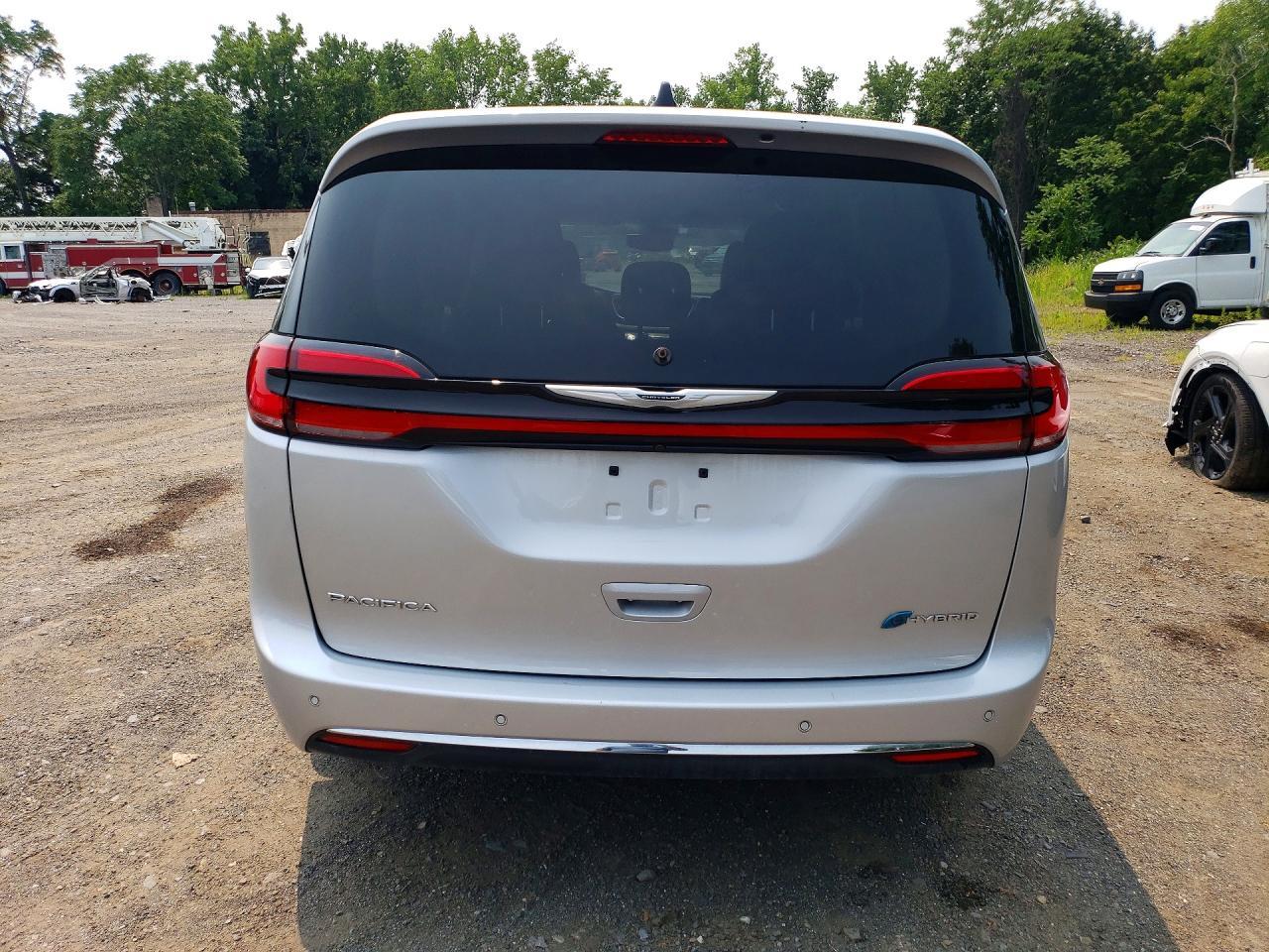 2024 Chrysler Pacifica Hybrid Select - Image 6