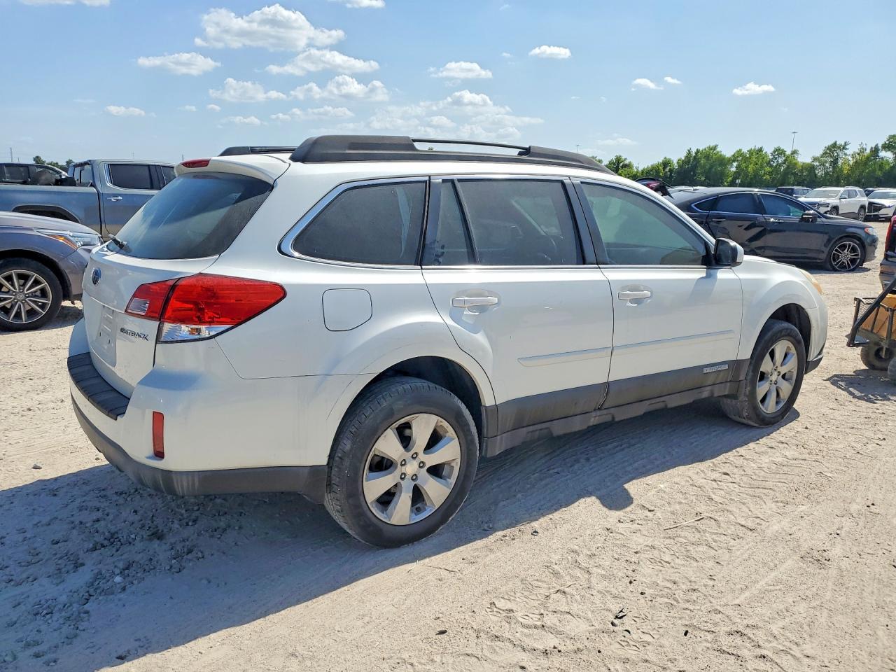 2012 Subaru Outback 2.5I - Image 3
