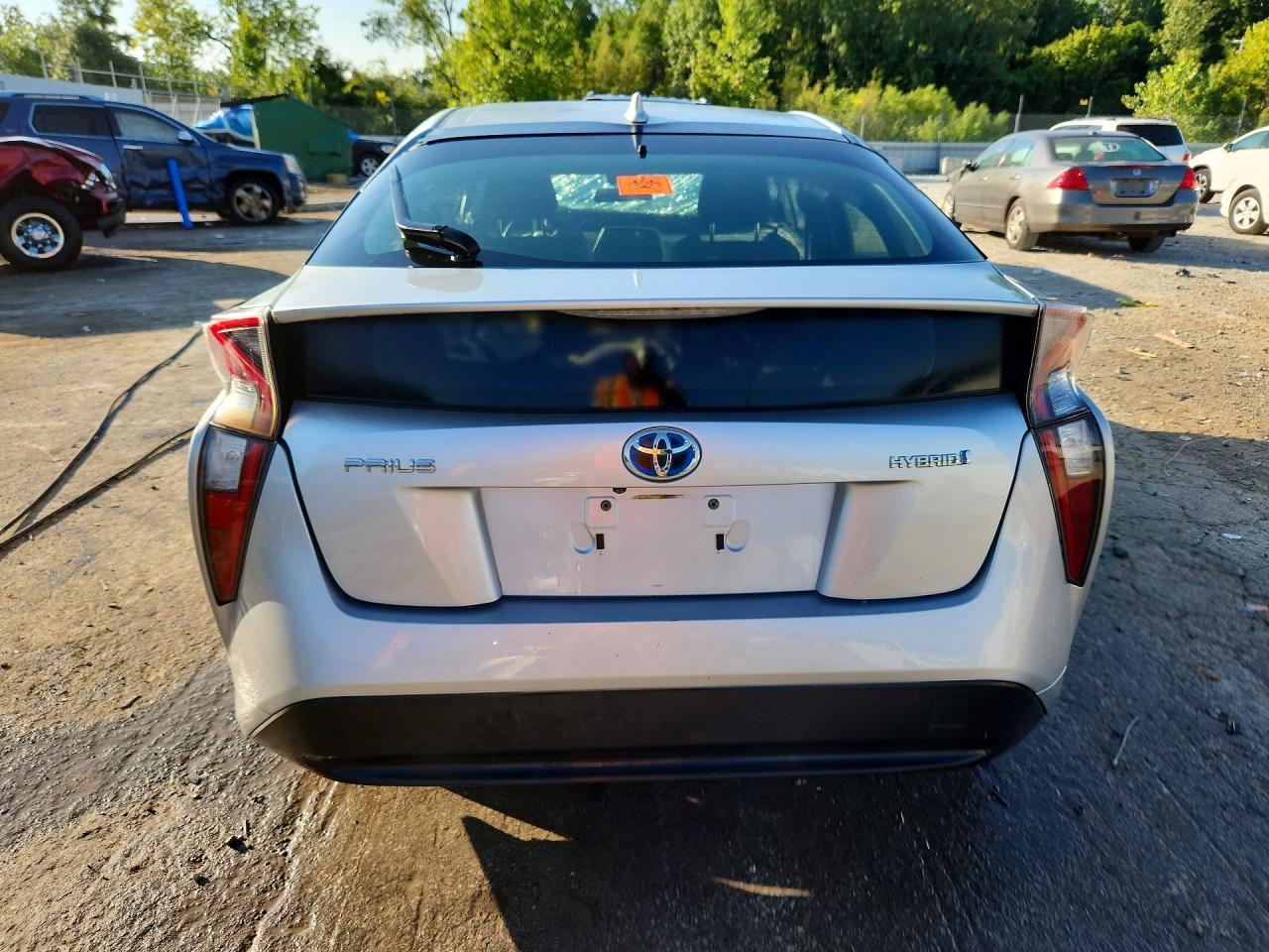 2016 Toyota Prius Four - Image 6