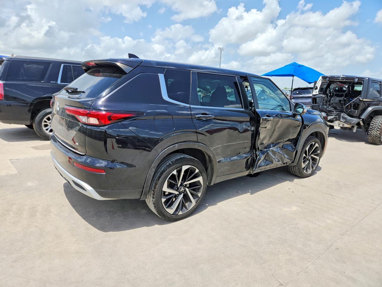 2022 Mitsubishi Outlander Se - Image 3