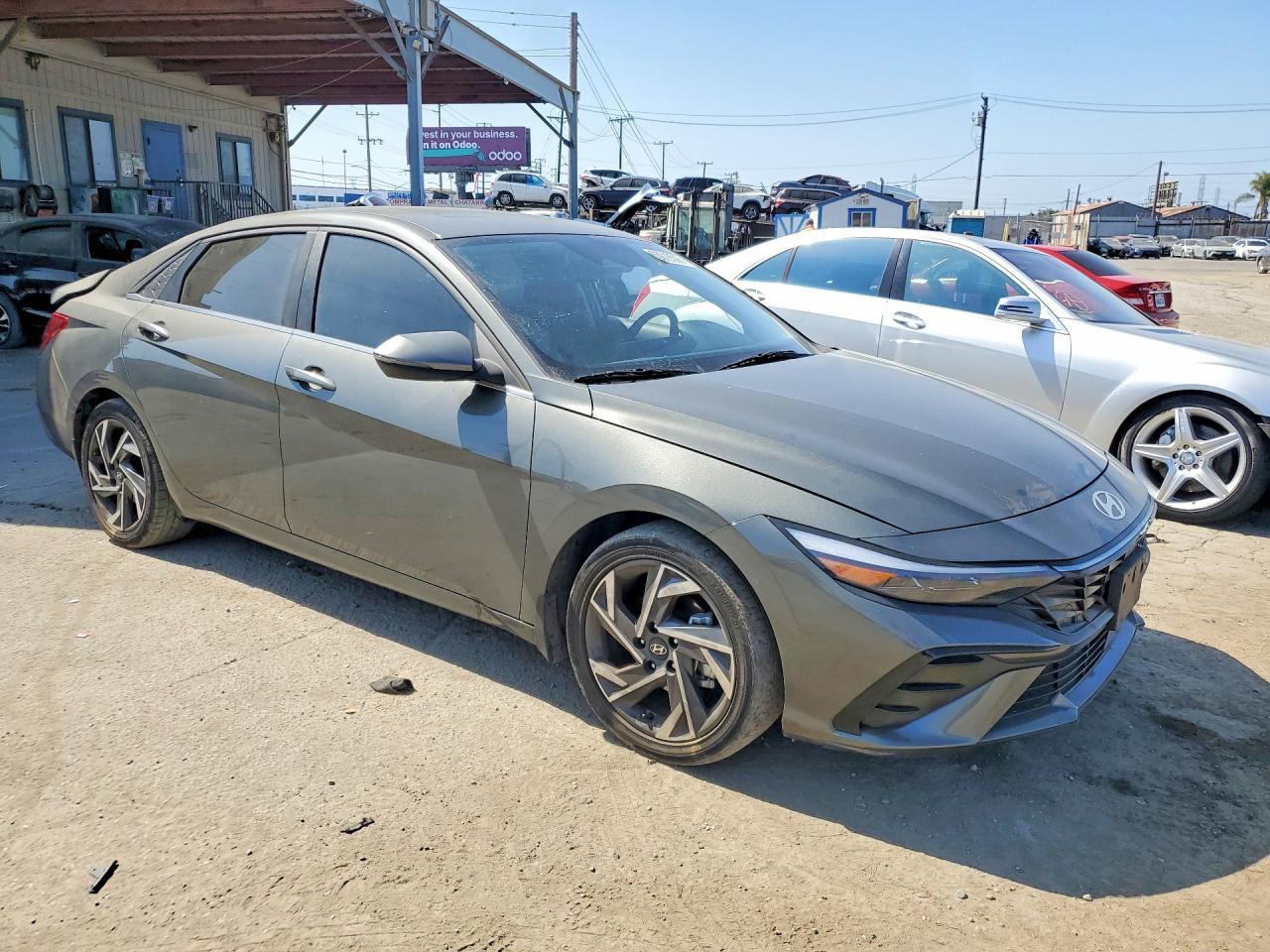 2025 Hyundai Elantra Limited - Фото 4