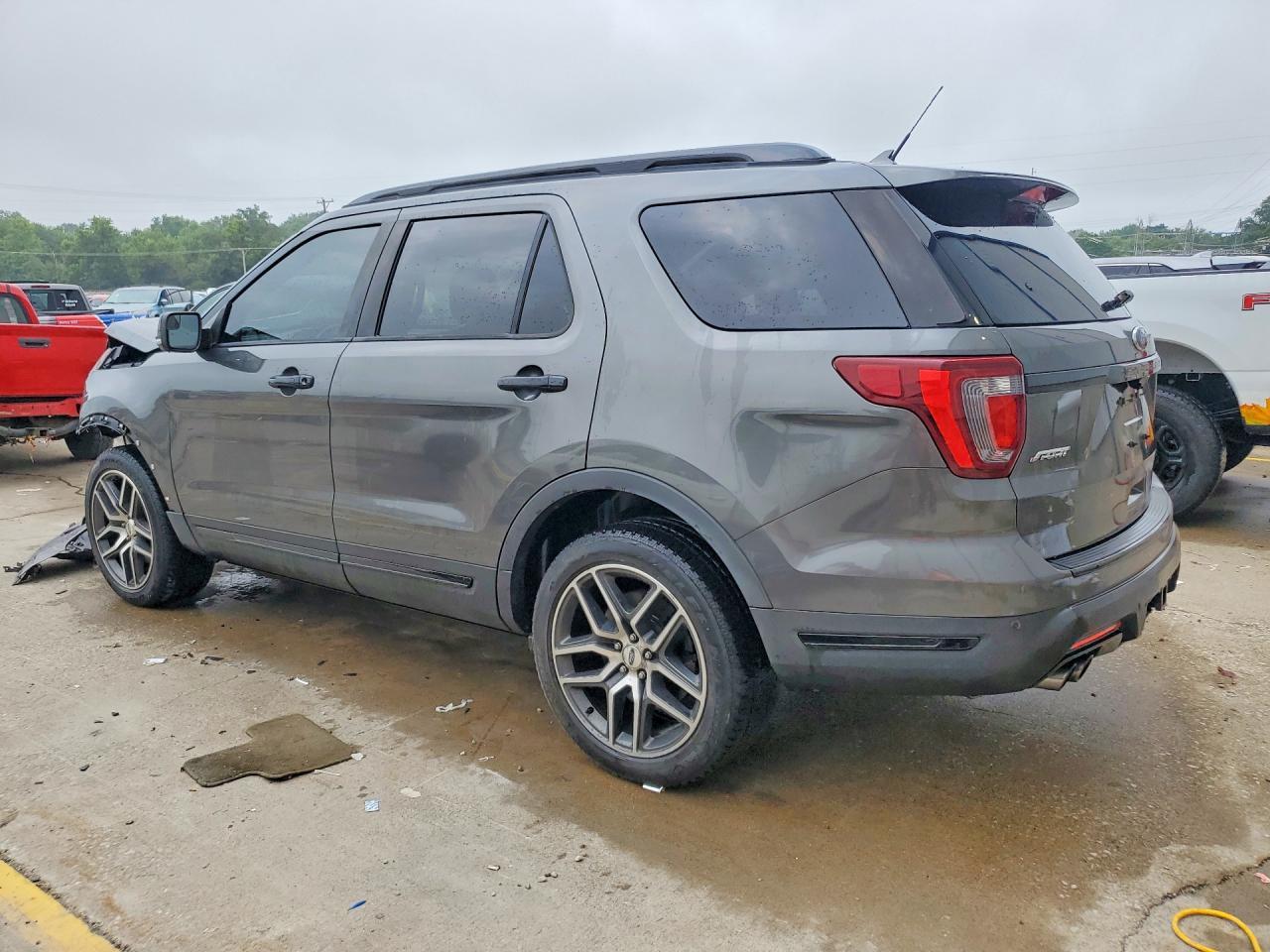2018 Ford Explorer Sport - Image 2