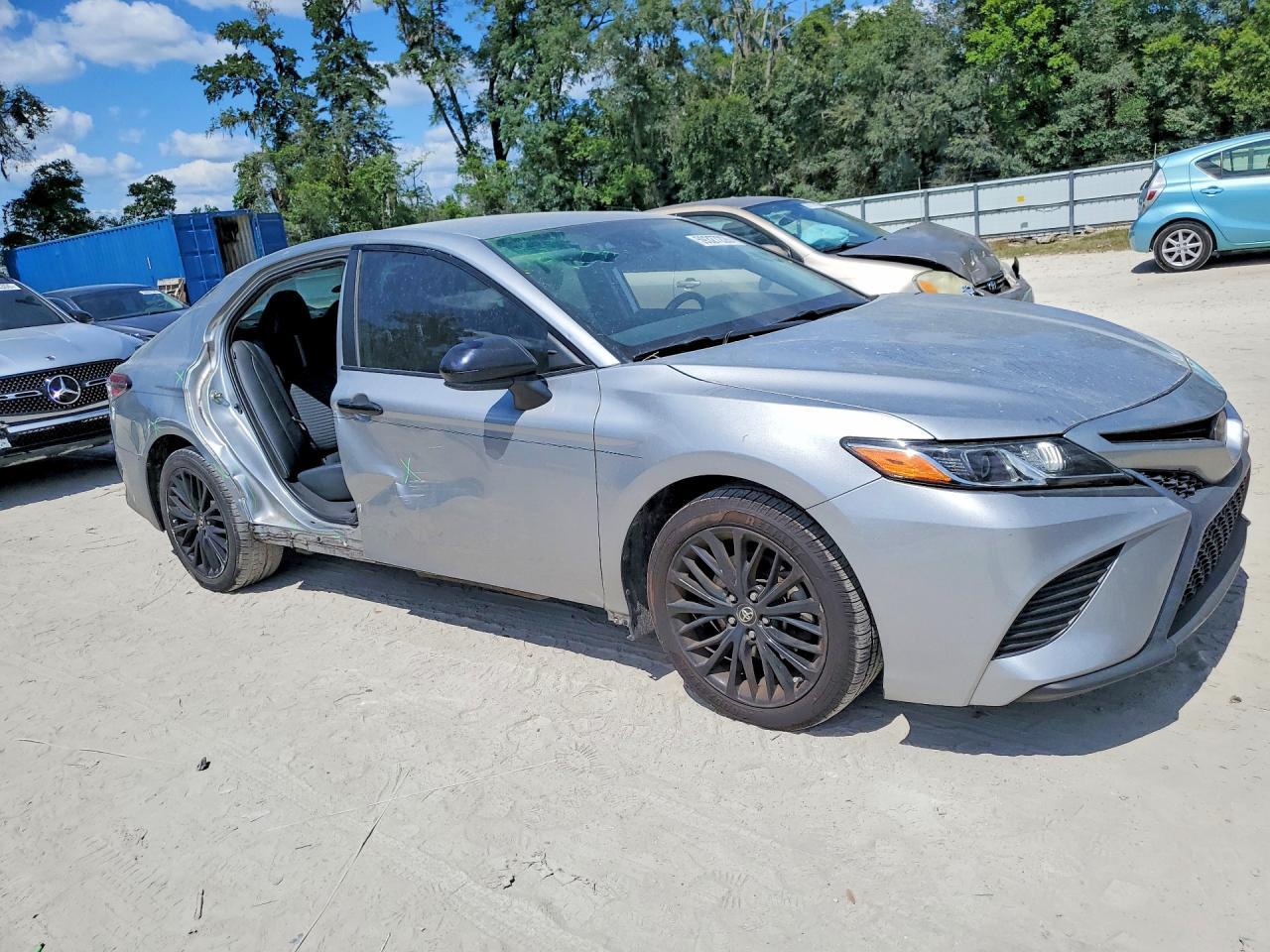 2019 Toyota Camry Se - Фото 4