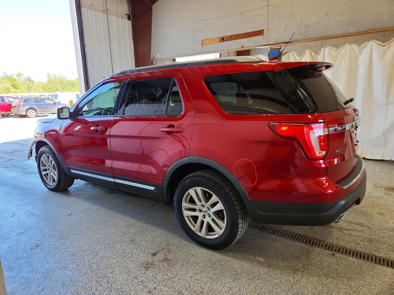 2018 Ford Explorer Xlt - Image 2