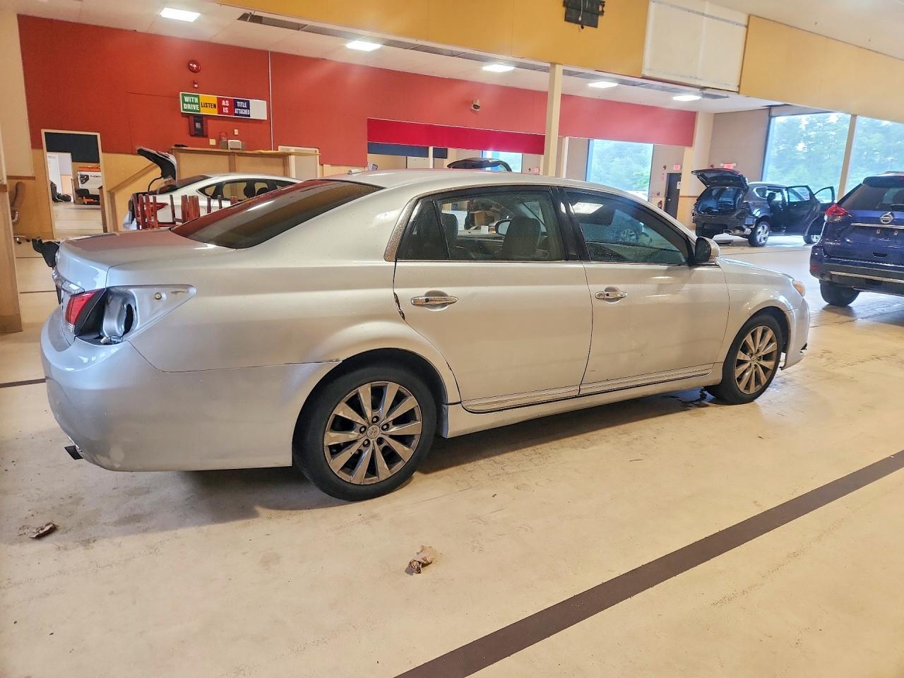 2011 Toyota Avalon Limited - Фото 3