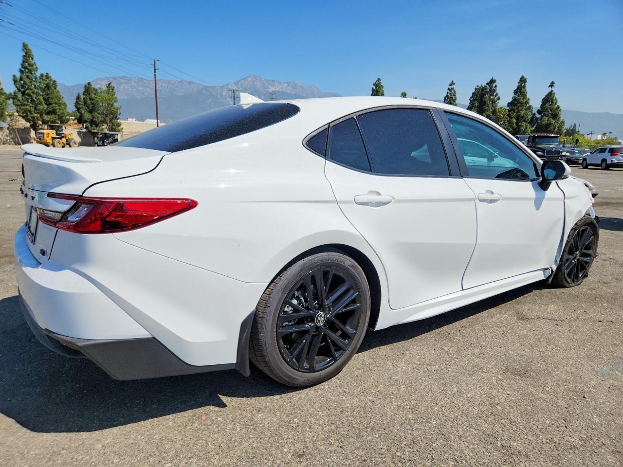 2026 Toyota Camry Se - Фото 3