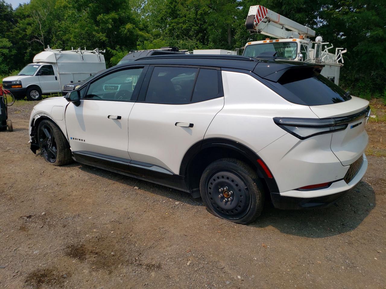 2025 Chevrolet Equinox Rs - Image 2