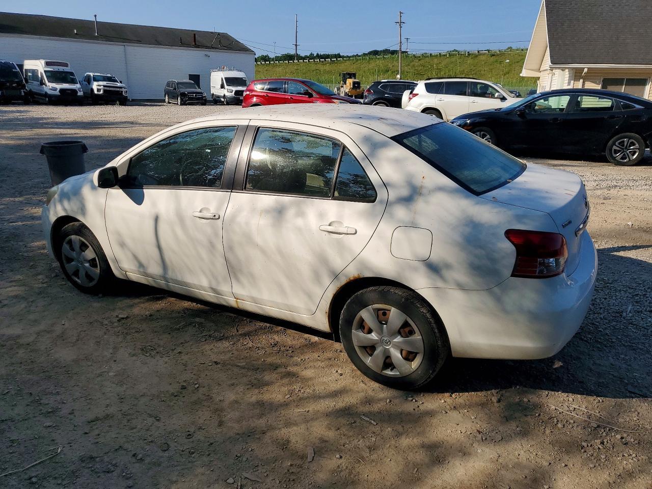 2008 Toyota Yaris Base - Фото 2
