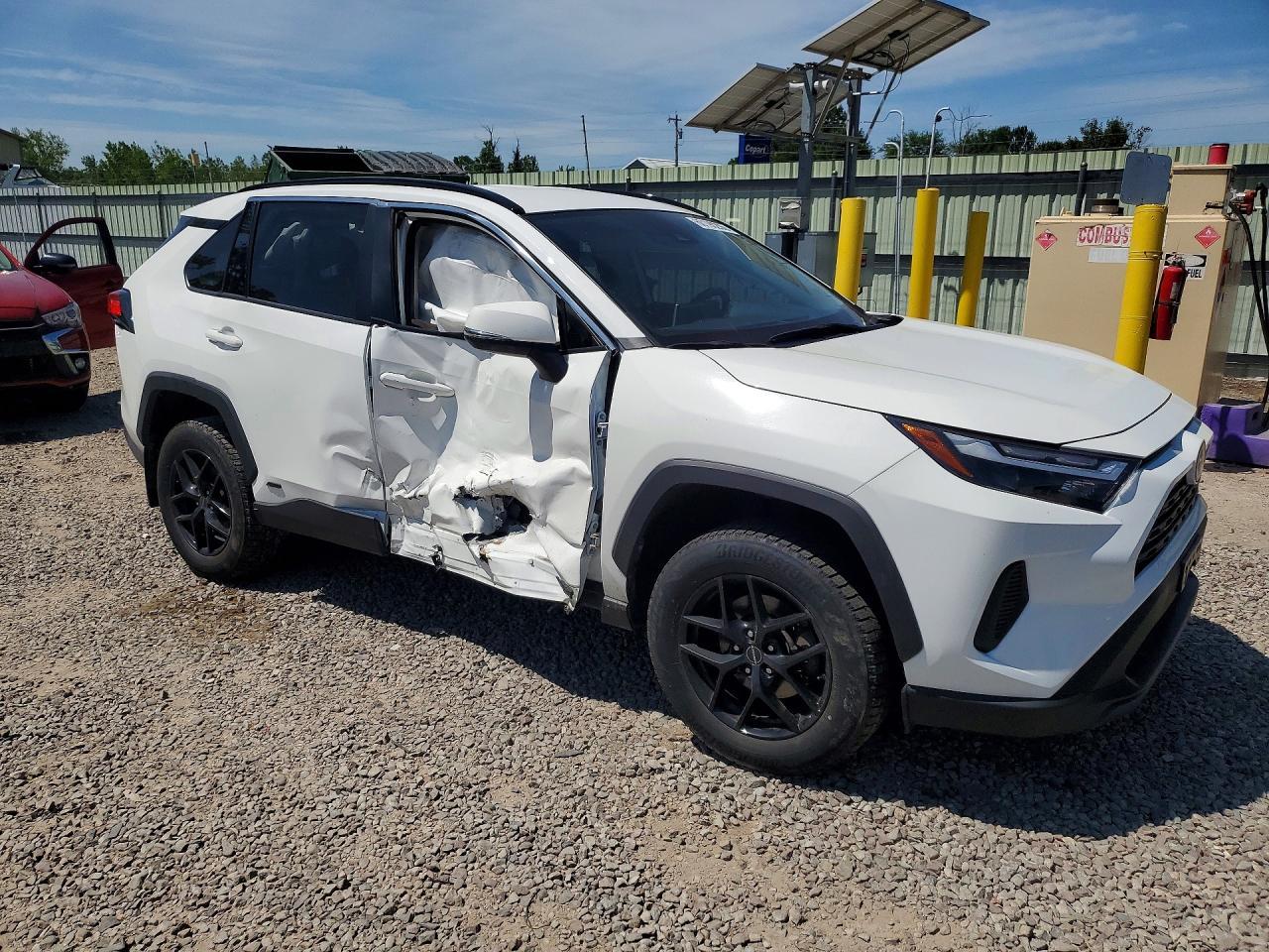 2023 Toyota Rav4 Le - Image 4