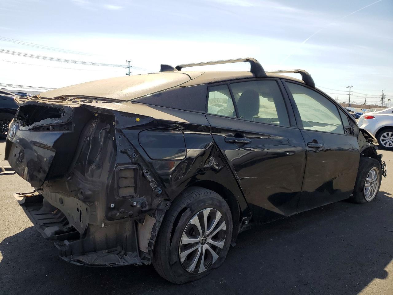 2020 Toyota Prius Prime Le - Image 3