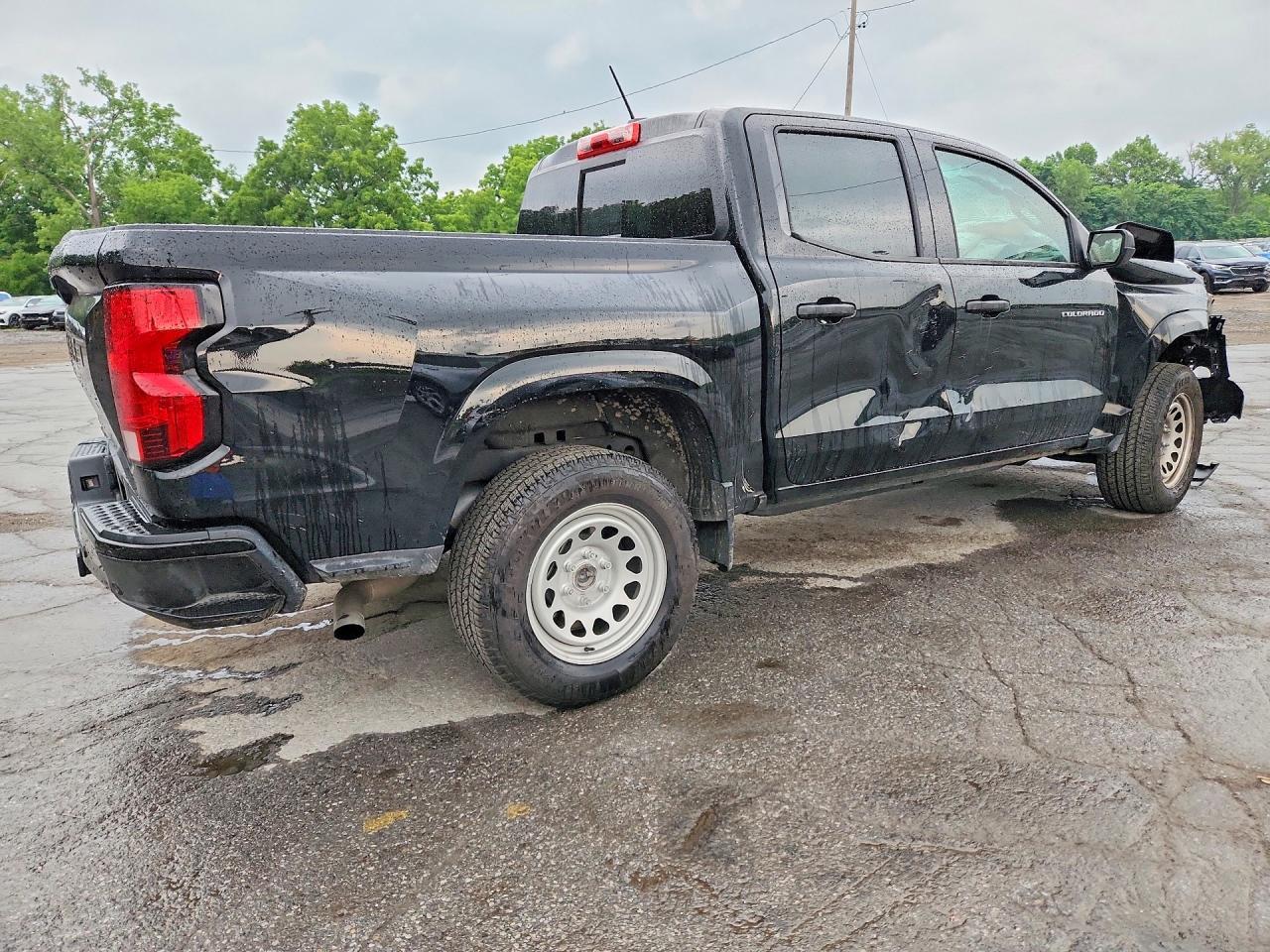 2025 Chevrolet Colorado - Image 3