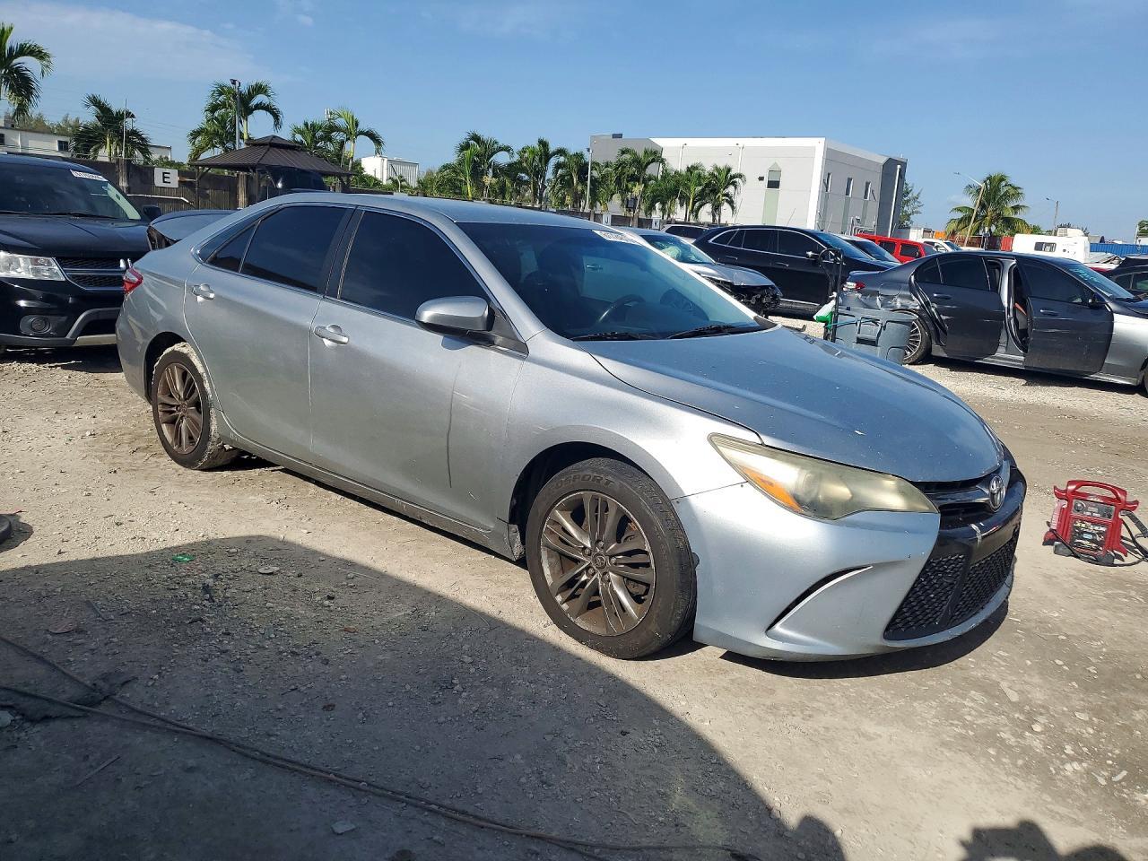 2015 Toyota Camry Se - Фото 4