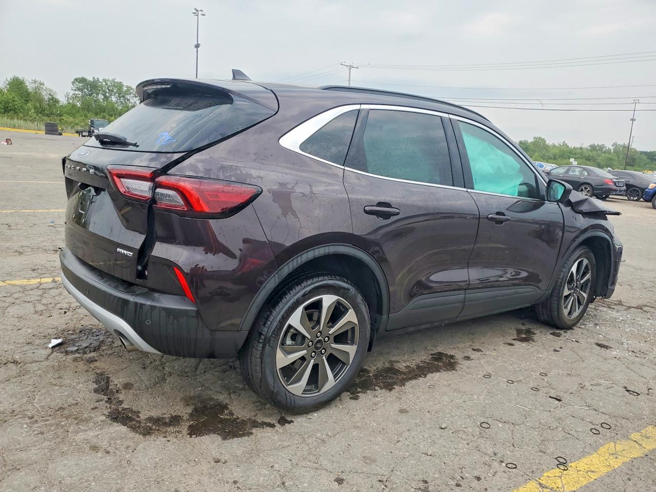 2023 Ford Escape Platinum - Image 3