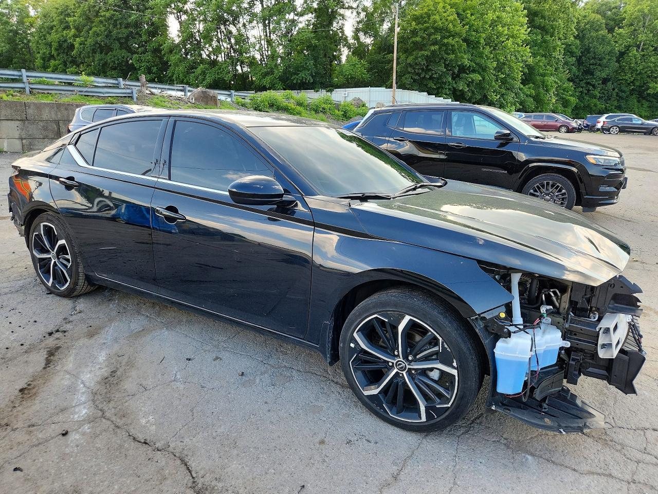 2025 Nissan Altima Sr - Image 4
