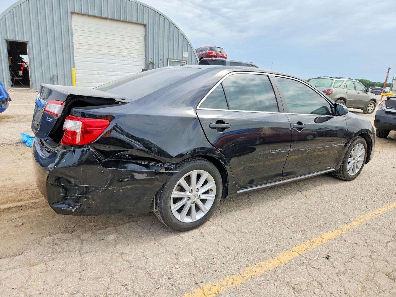 2013 Toyota Camry Xle - Image 3