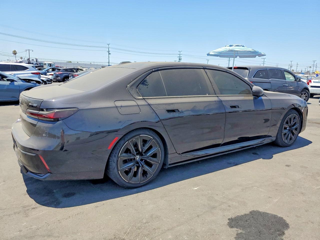 2025 BMW I7 xDrive60 - Image 3