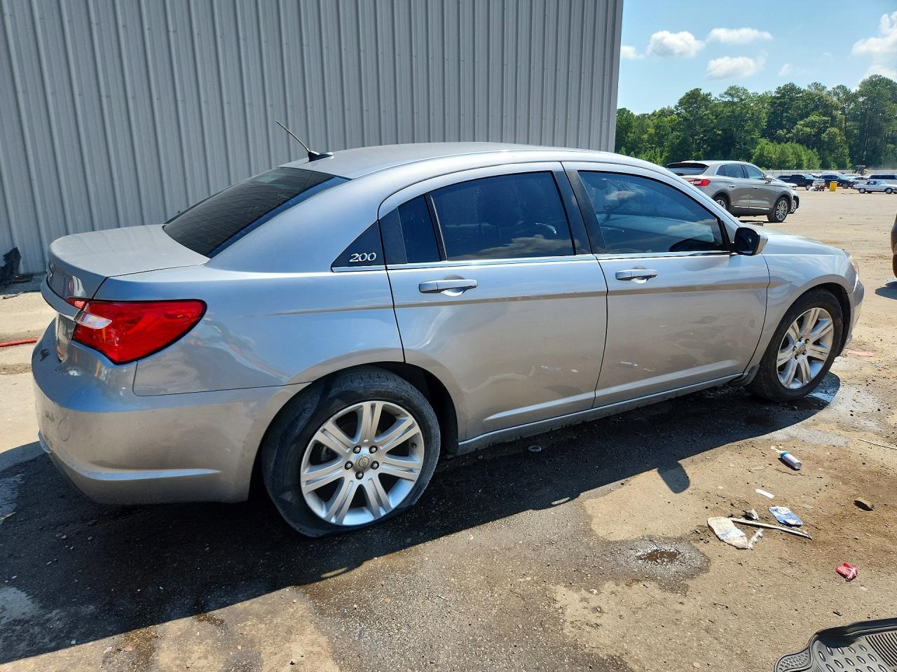 2013 Chrysler 200 Touring - Image 3