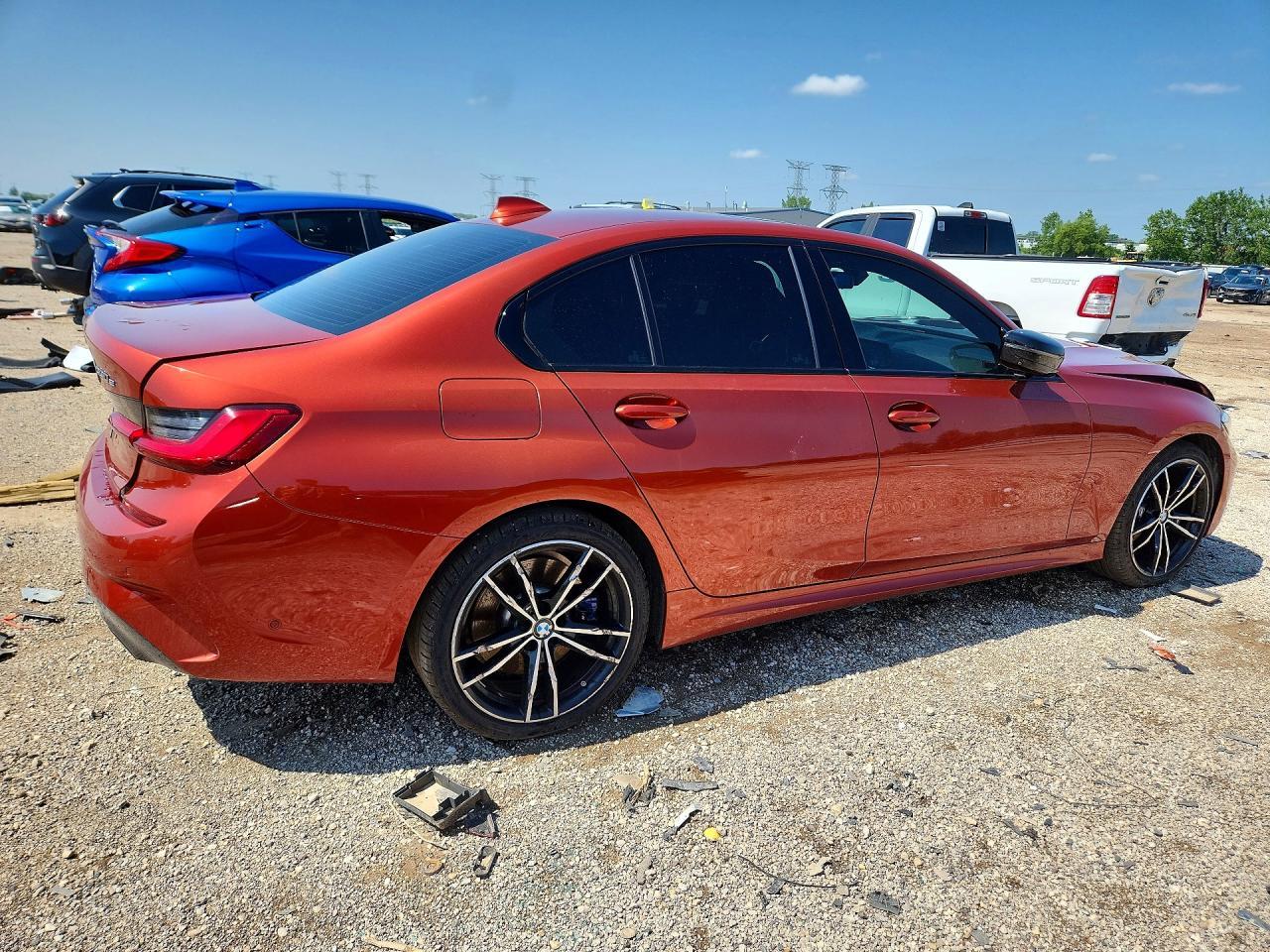 2021 BMW 330Xe - Фото 3