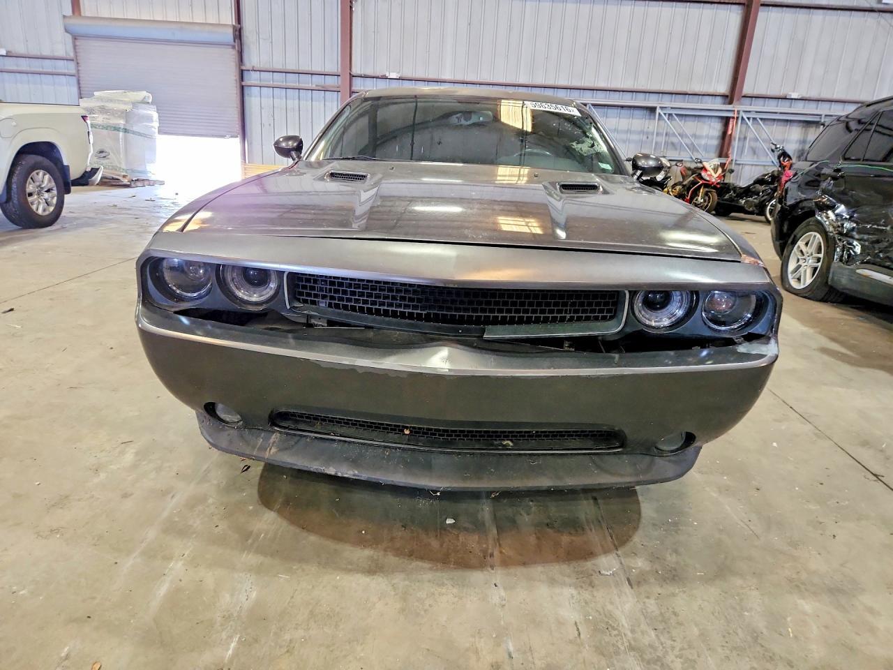 2014 Dodge Challenger Sxt - Image 5