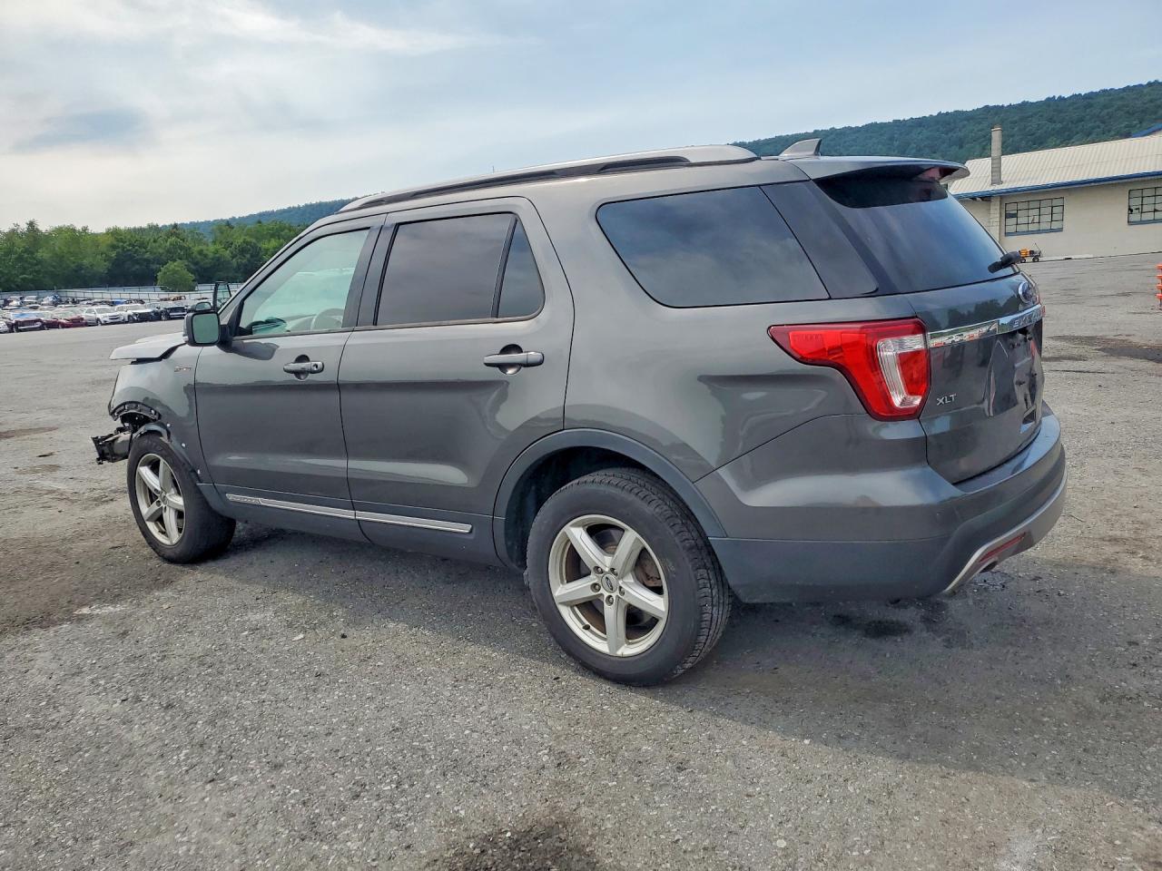 2017 Ford Explorer Xlt - Фото 2