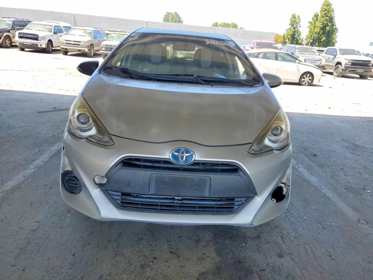 2015 Toyota Prius C One - Image 5