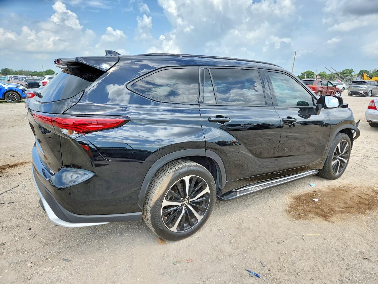 2022 Toyota Highlander Xse - Image 3