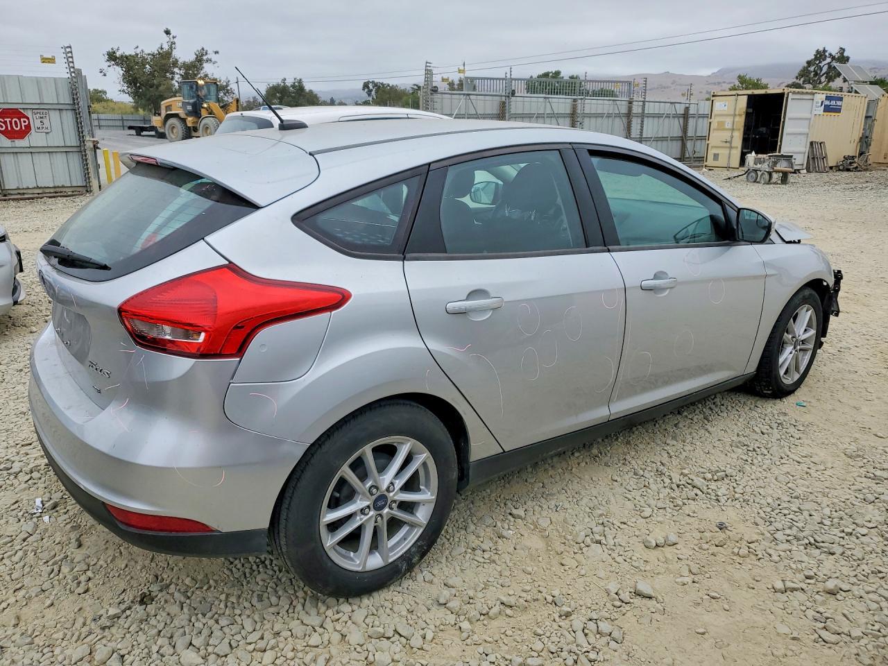 2017 Ford Focus Se - Image 3
