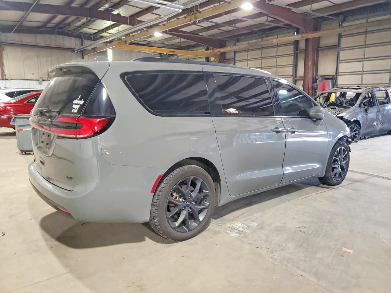 2022 Chrysler Pacifica Touring L - Фото 3