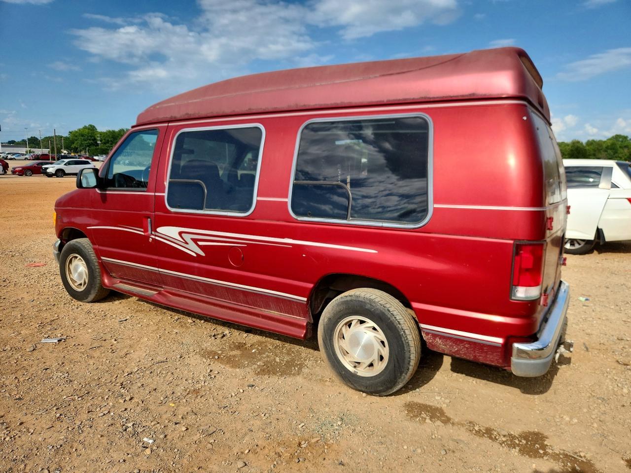 2000 Ford Econoline E150 Van - Image 2
