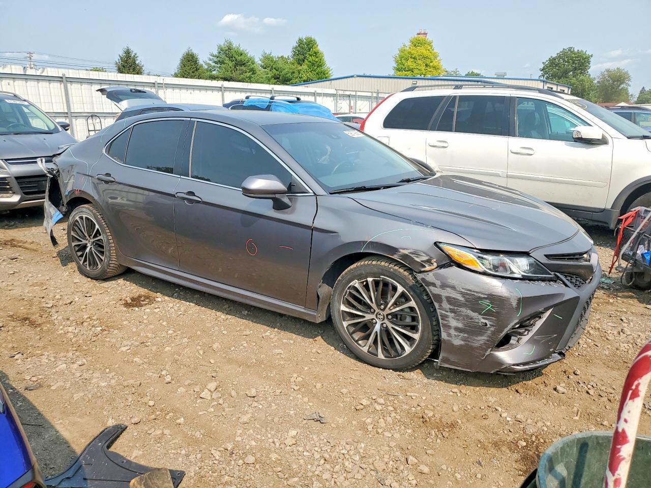 2020 Toyota Camry Se - Image 4