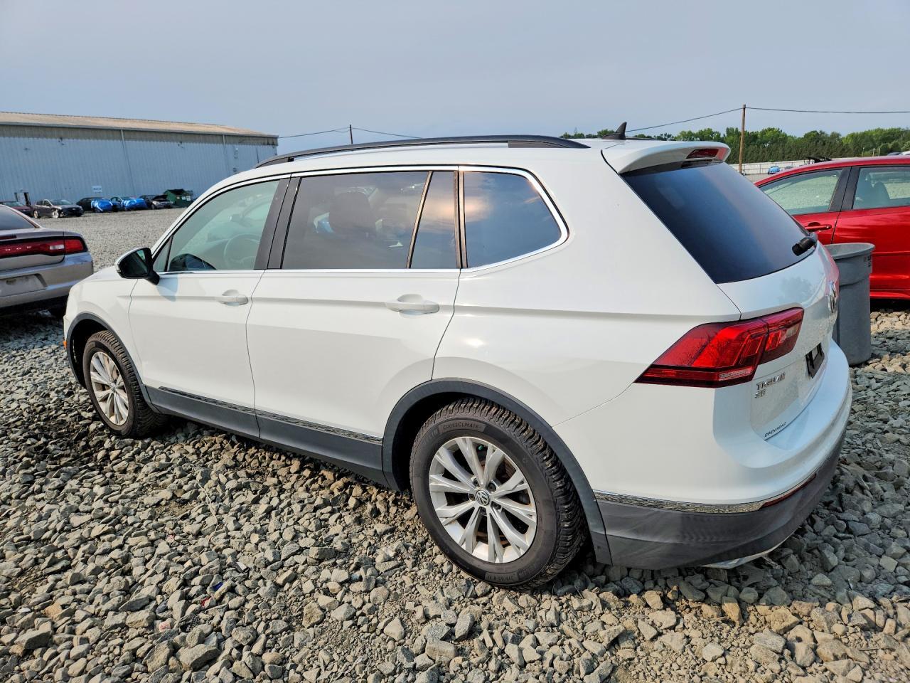 2018 Volkswagen Tiguan Se - Фото 2