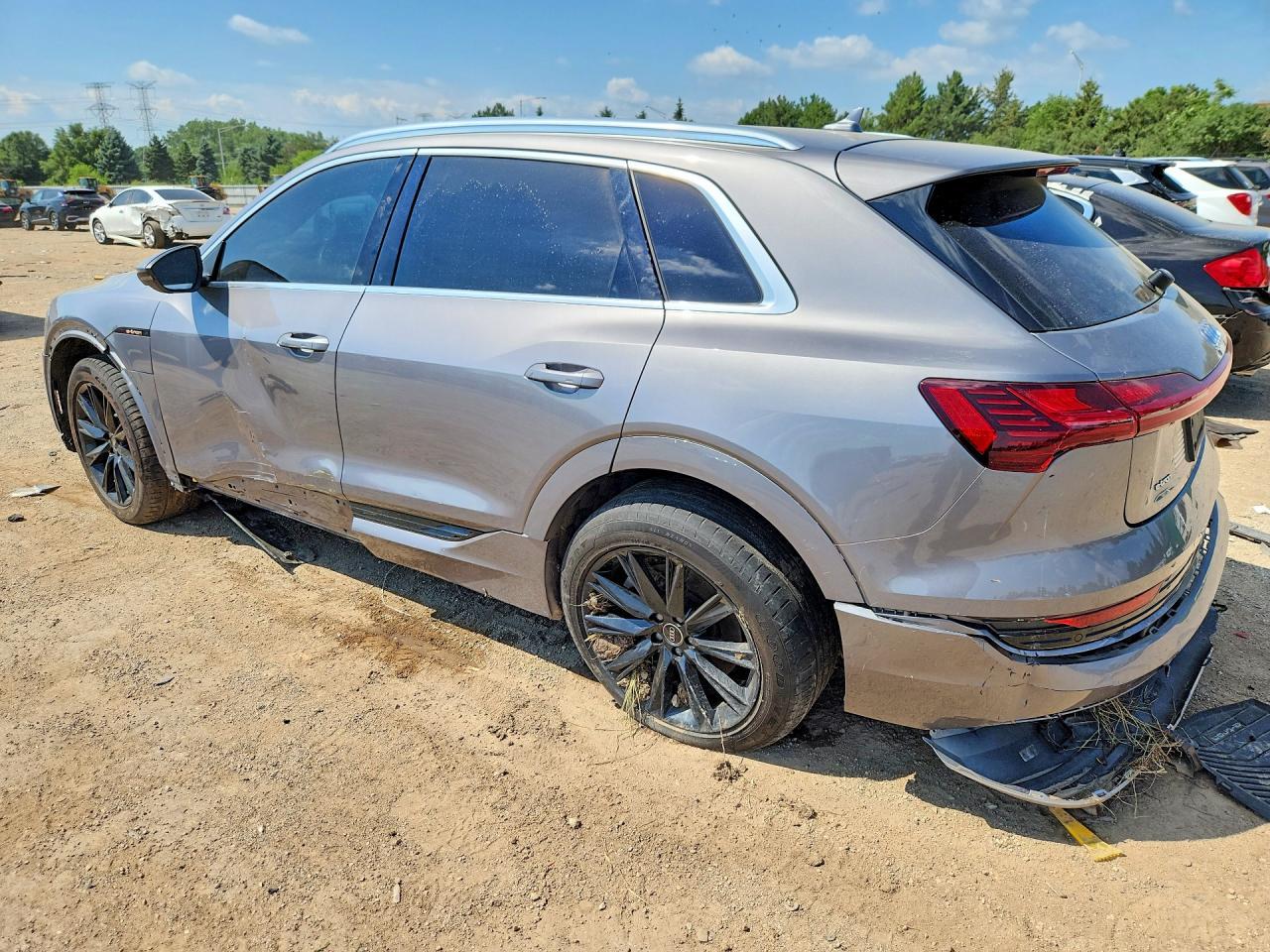 2021 Audi E-Tron Premium - Фото 2