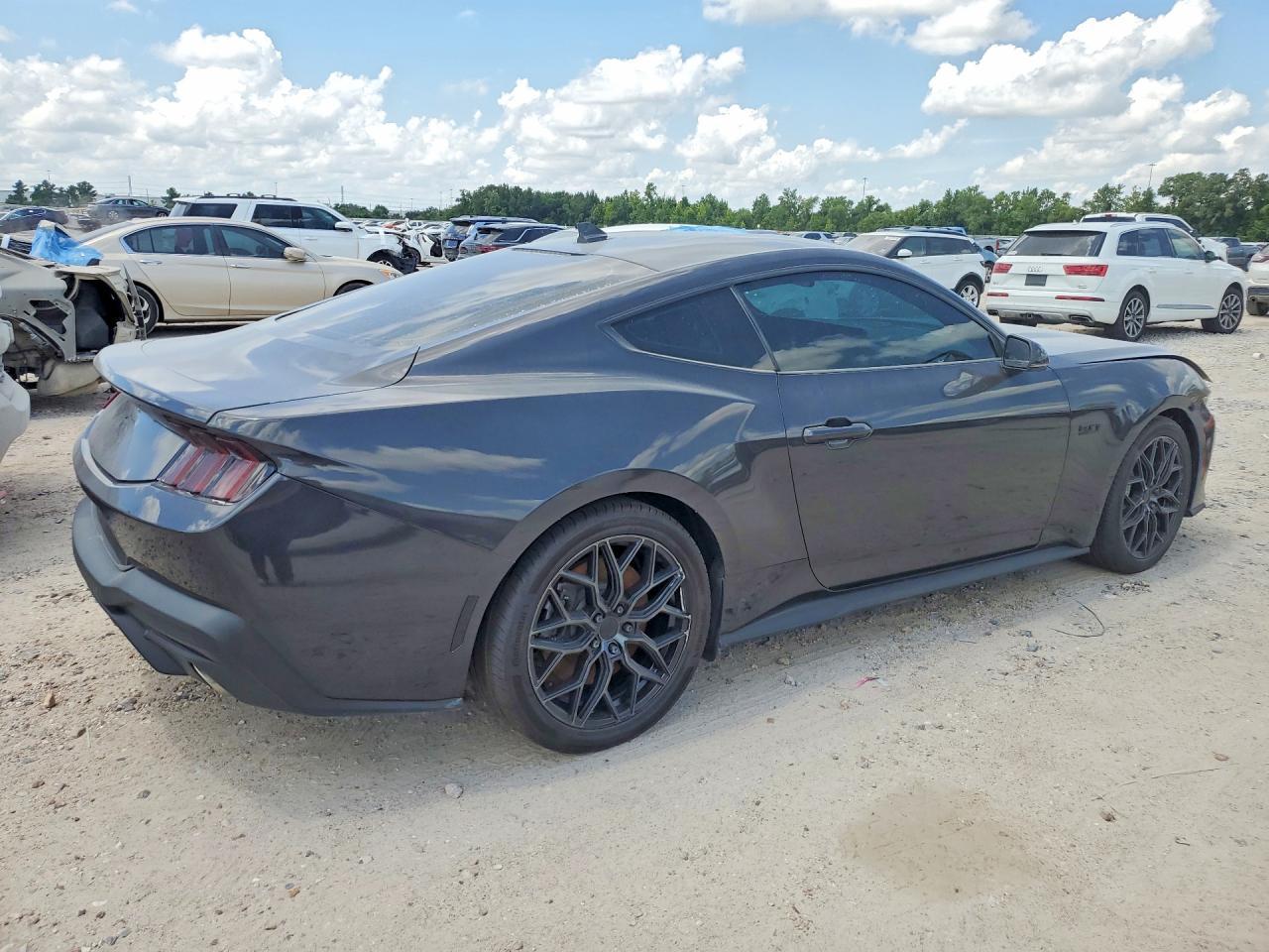 2024 Ford Mustang Gt - Фото 3