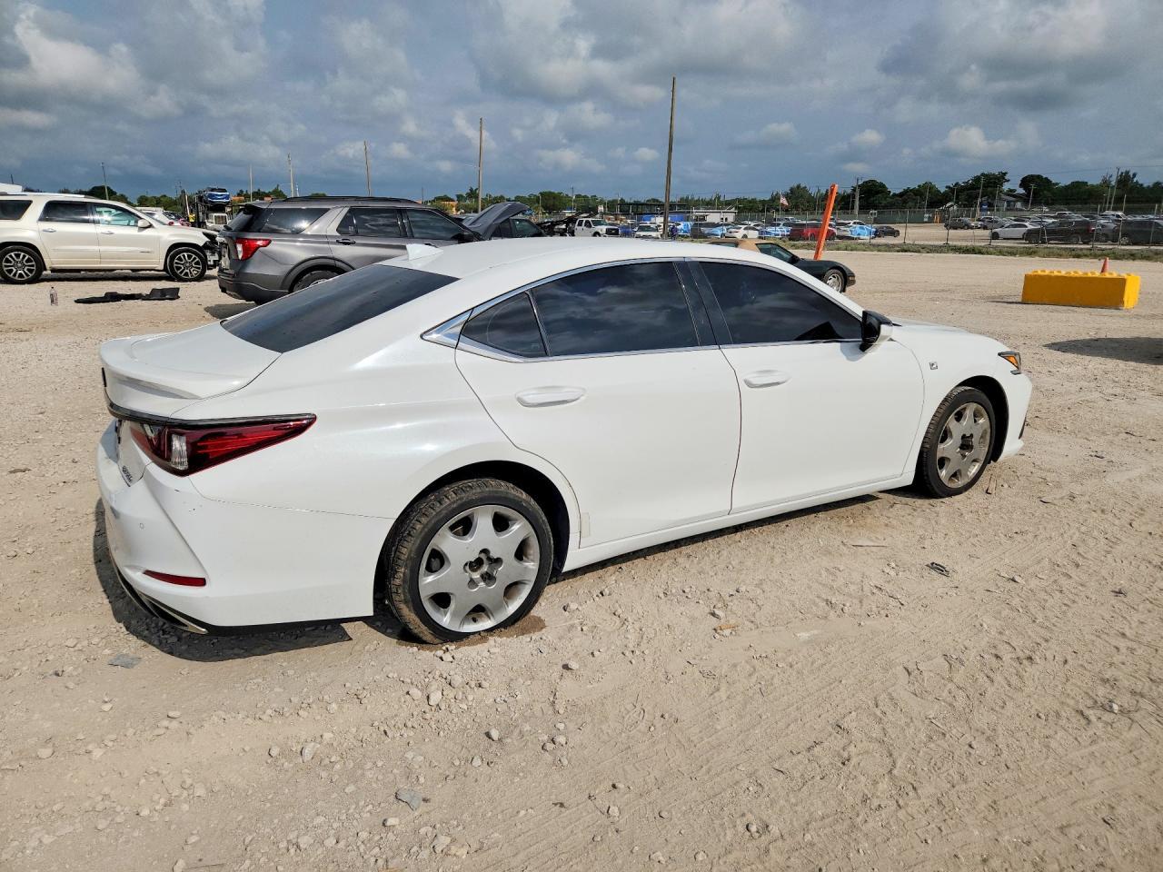 2019 Lexus Es 350 - Фото 3