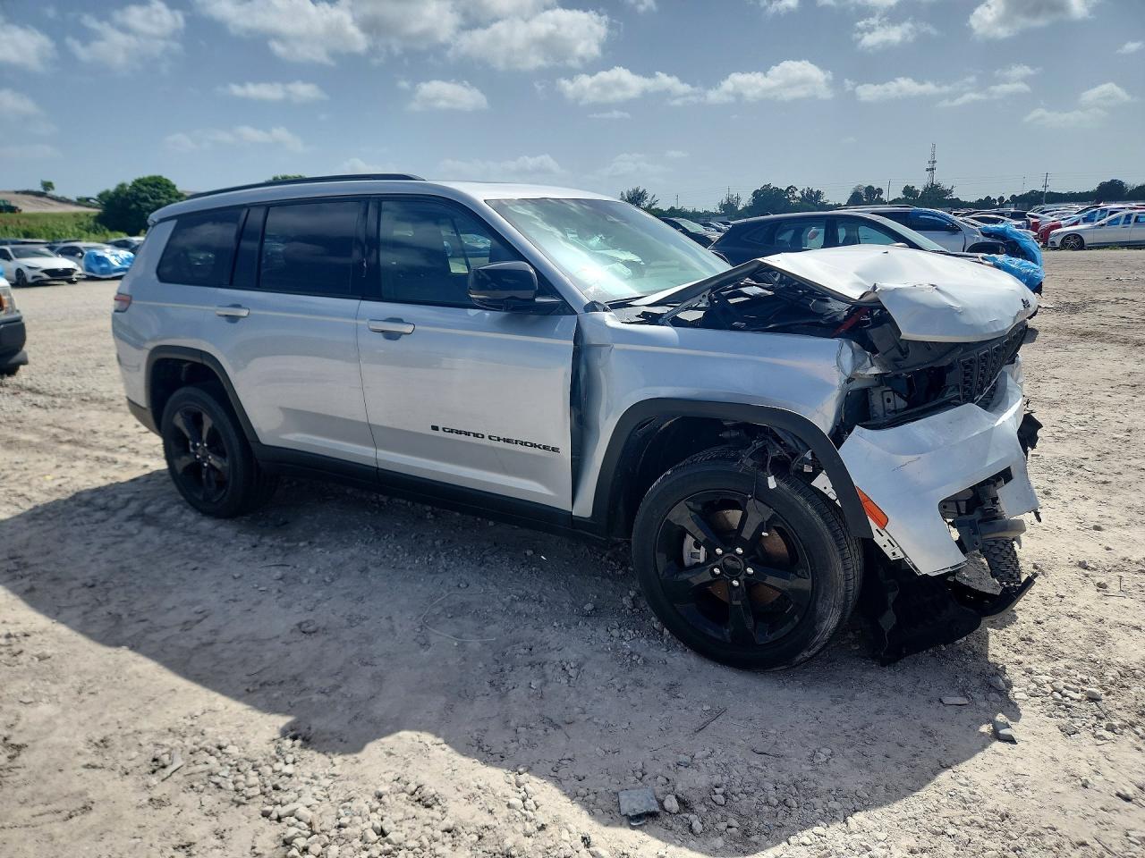 2023 Jeep Grand Cherokee L Laredo/L Altitude - Image 4