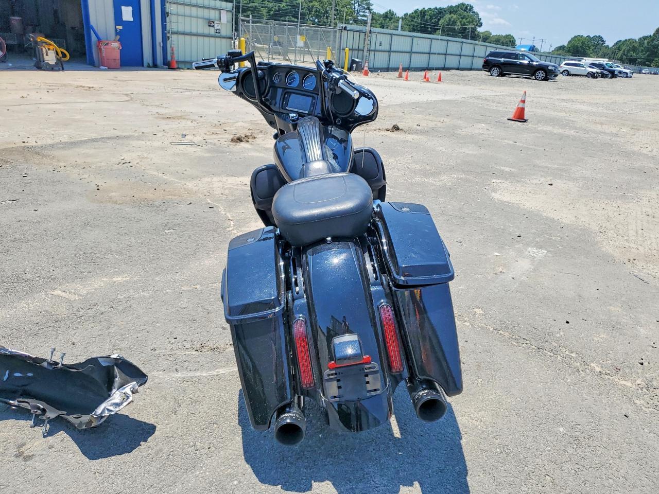 2017 Harley-Davidson Flhxse Cvo Street Glide - Фото 4