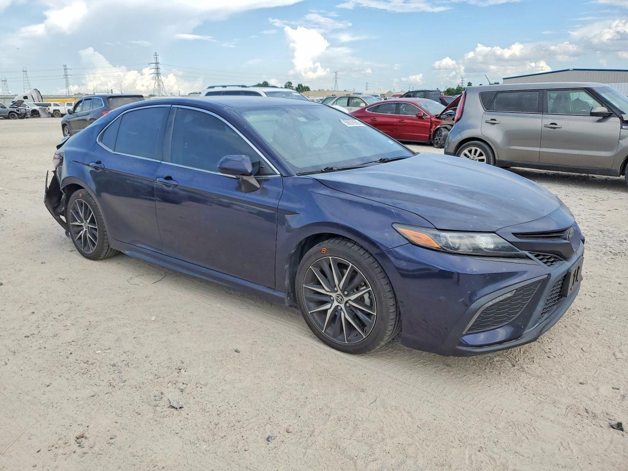 2022 Toyota Camry Se - Фото 4