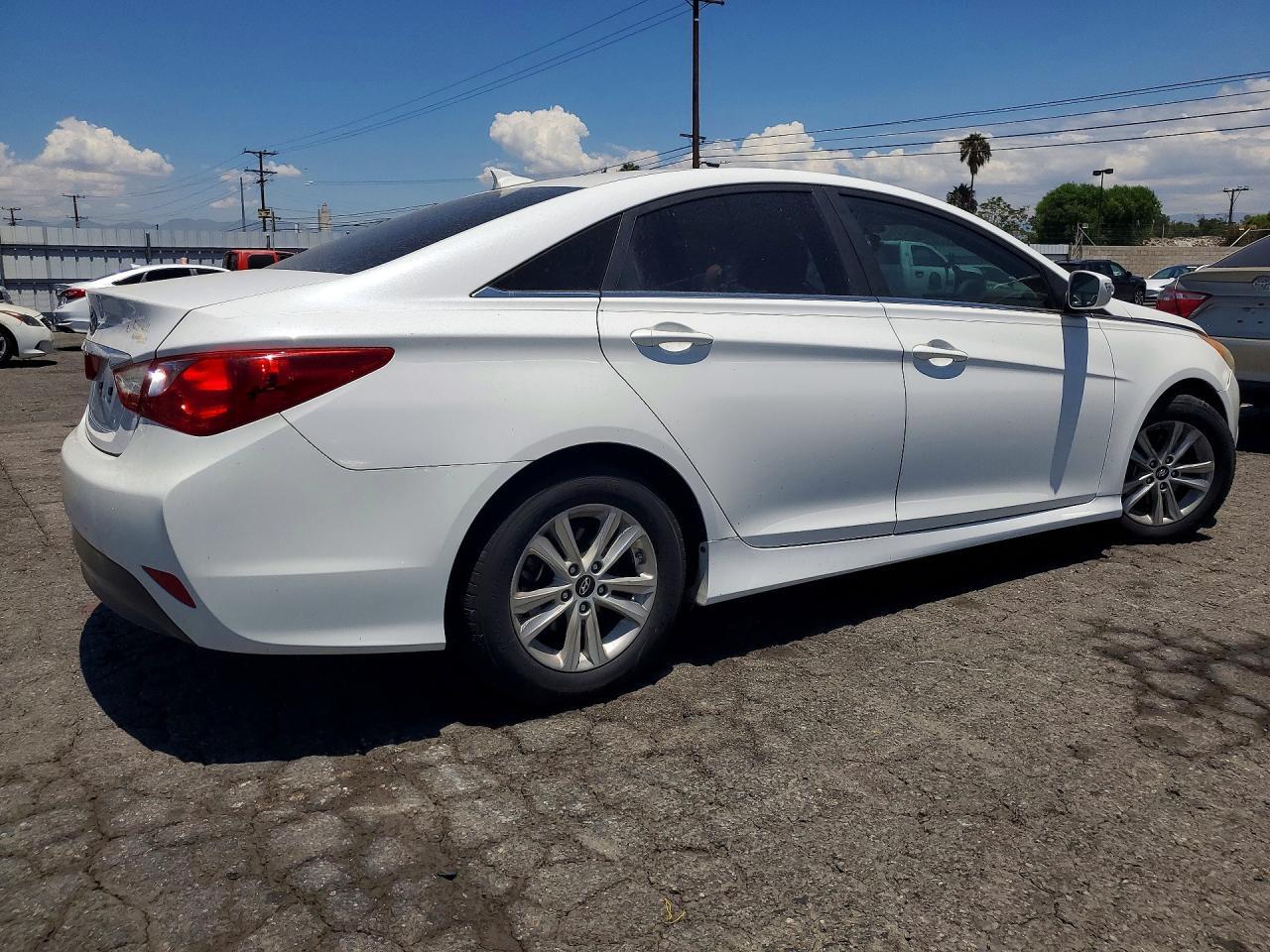 2014 Hyundai Sonata Gls - Image 3