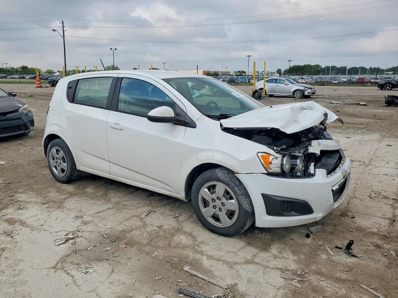2015 Chevrolet Sonic Ls - Фото 4