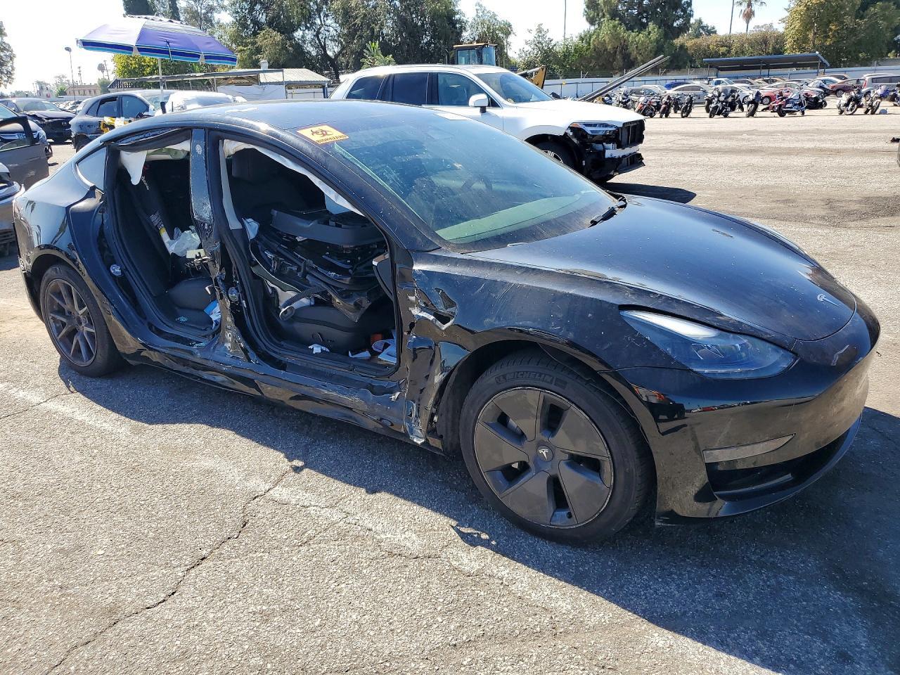 2023 Tesla Model 3 - Фото 4