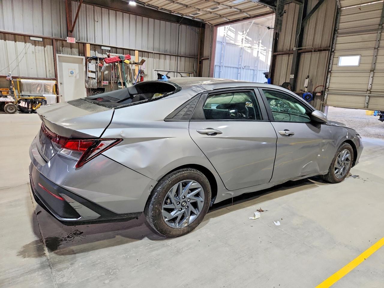 2024 Hyundai Elantra Sel - Image 3