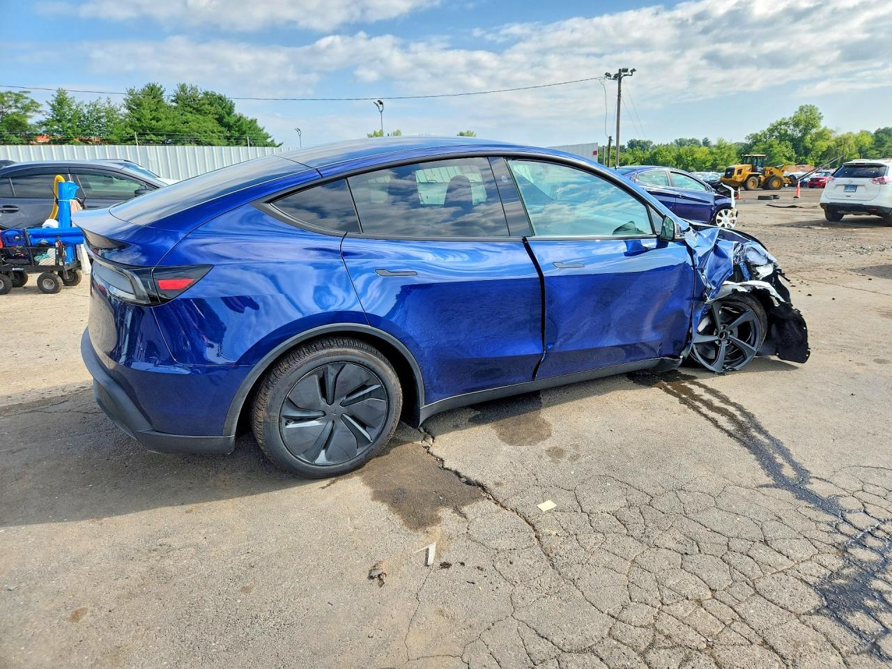 2026 Tesla Model Y - Фото 3