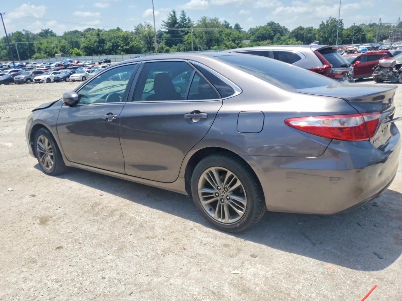 2016 Toyota Camry Se - Фото 2