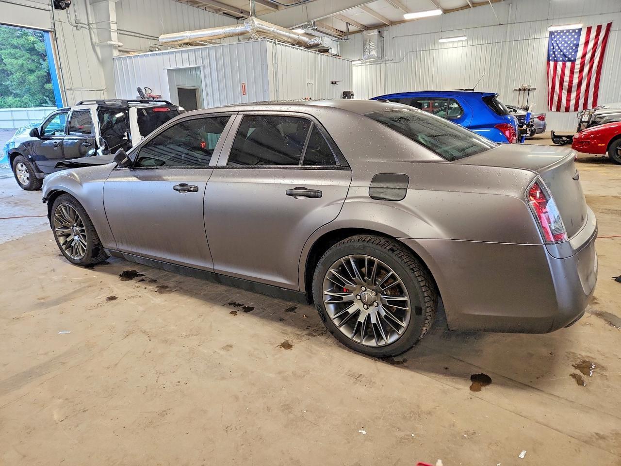 2013 Chrysler 300C - Фото 2